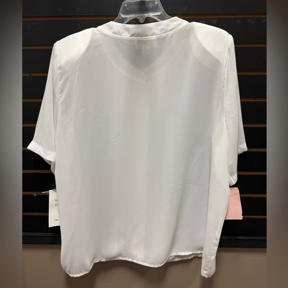 NWT Jordan Women's White Blouse - Picture 3 of 3